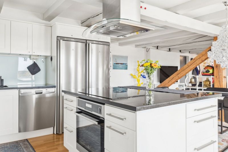 Inredning av kallvind till bostadsyta i villa. Enskede, Årsta